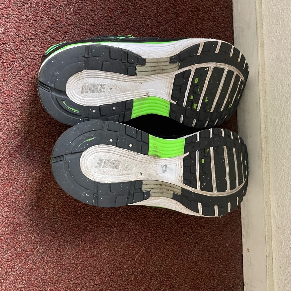 Nike Green and Black Athletic Shoes - Picture 6 of 6
